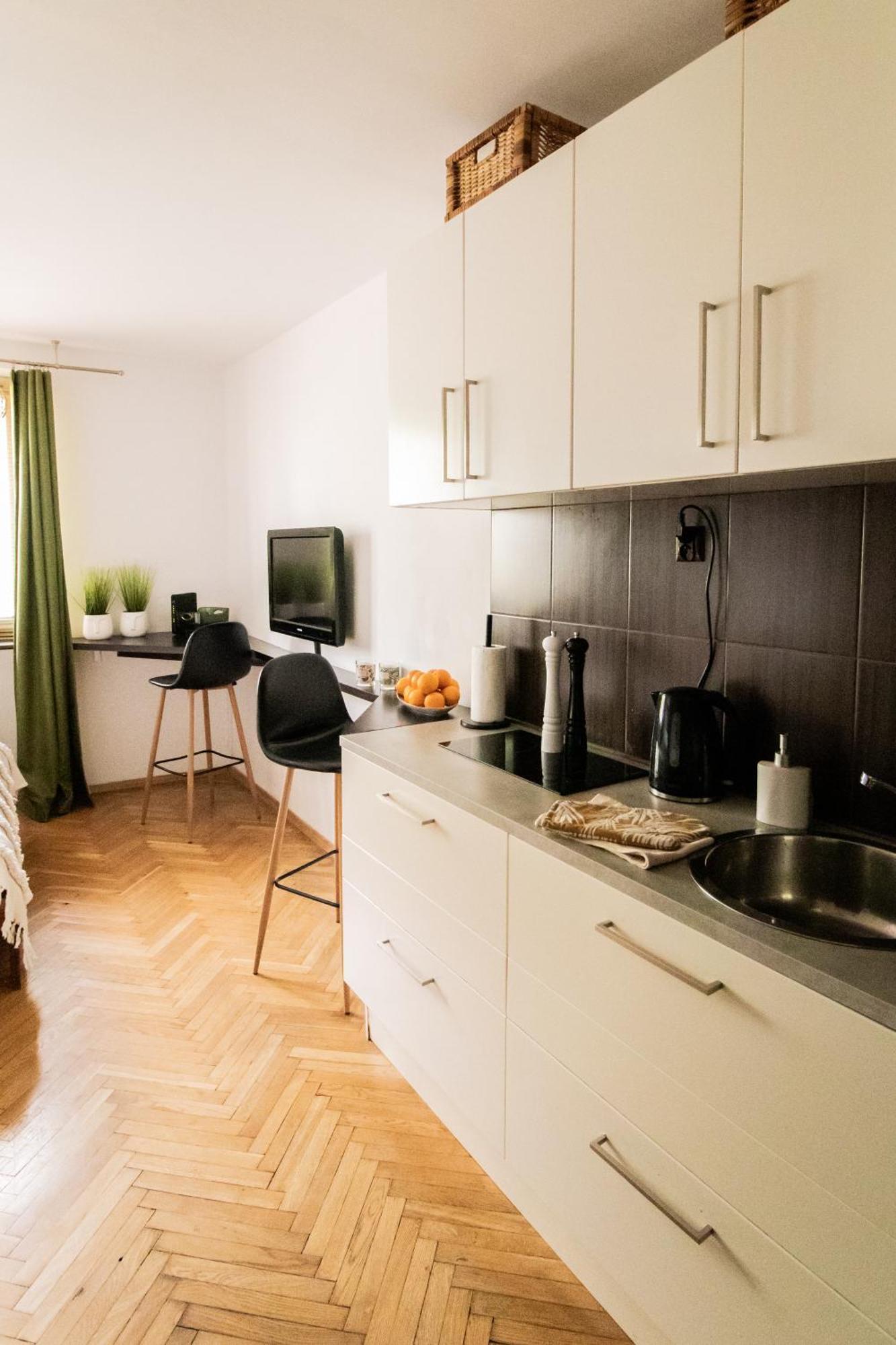 Piotrapartments - Daleka Cozy Train&Airport Apartment Warsawa Bagian luar foto